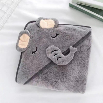 cape-de-bain-bébé-pliée-avec-design-éléphant-capuche-brodé-mignonne