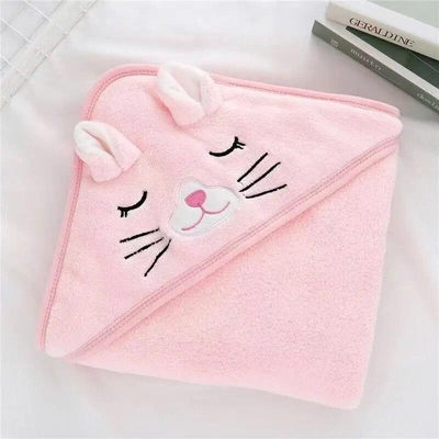 cape de bain bébé capuche design chat rose pliée