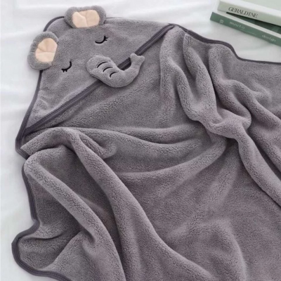 cape de bain bébé capuche éléphant gris étendue