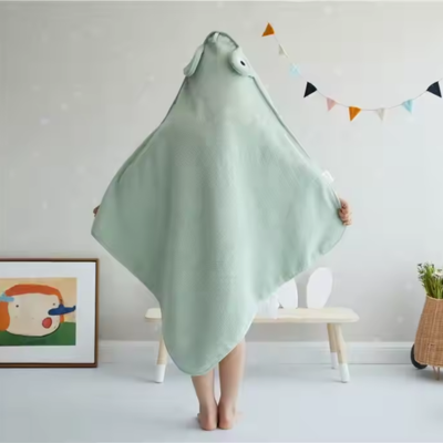 enfant vu dos porte cape bain bebe grenouille verte