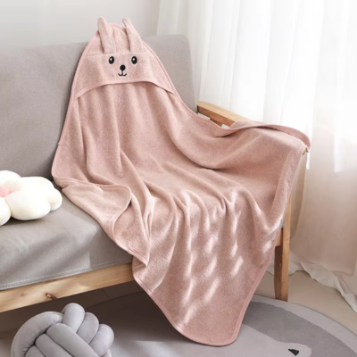 cape bain bebe tissu rose pâle capuche oreilles lapin visage brodé