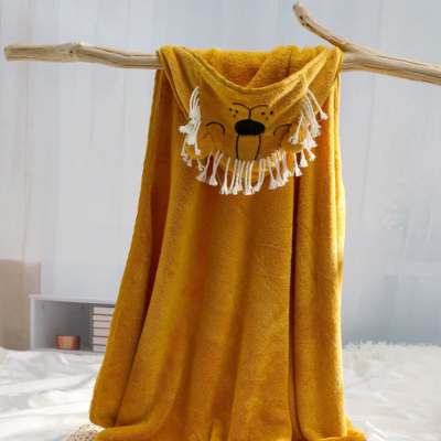cape bain bebe orange crinière lion suspendue sur branche