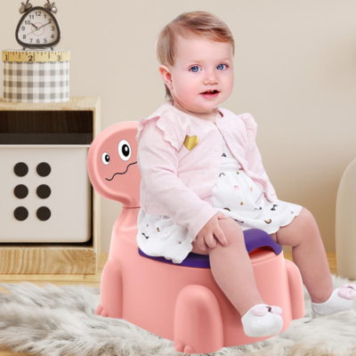 petite fille assise sur pot bebe dinosaure rose dans chambre