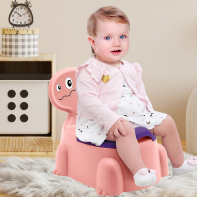 petite-fille-assise-sur-pot-bebe-dinosaure-rose-dans-chambre