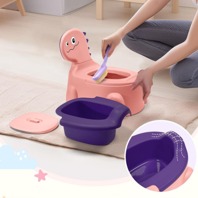 maman nettoie facilement pot bebe dinosaure rose avec brosse